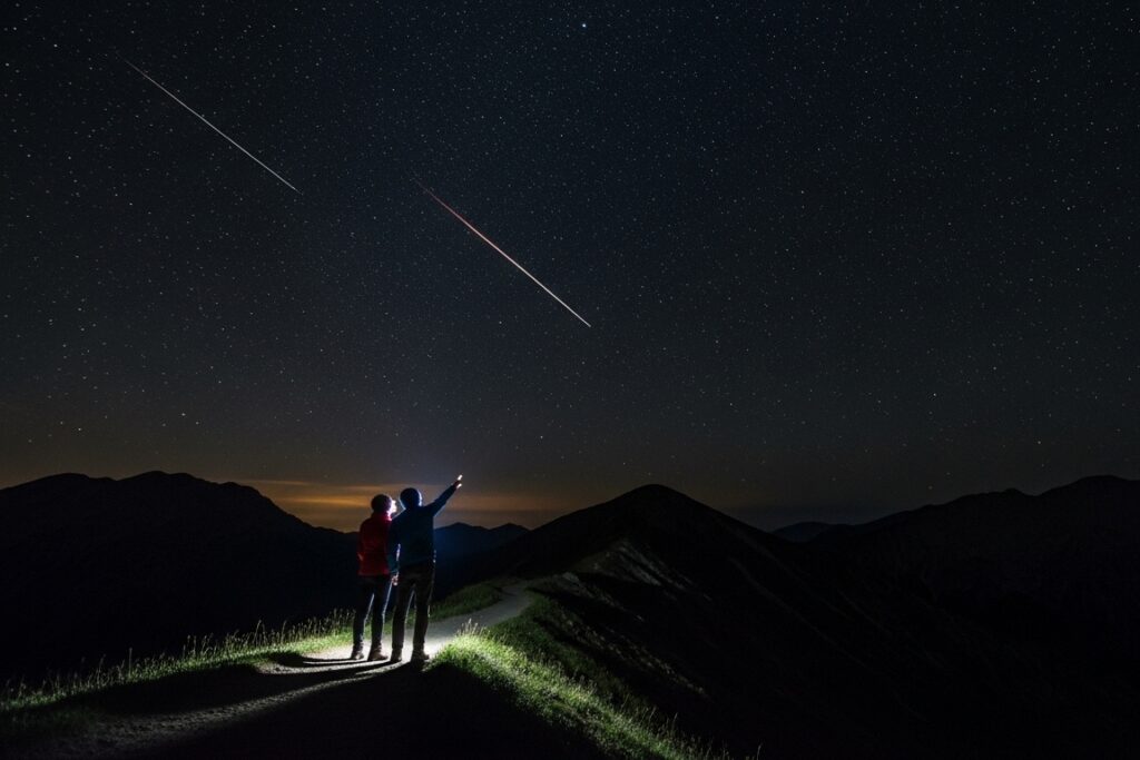 Caminhadas Noturnas em Montanhas e Parques 3 estrela-cadente-trilha-noturna