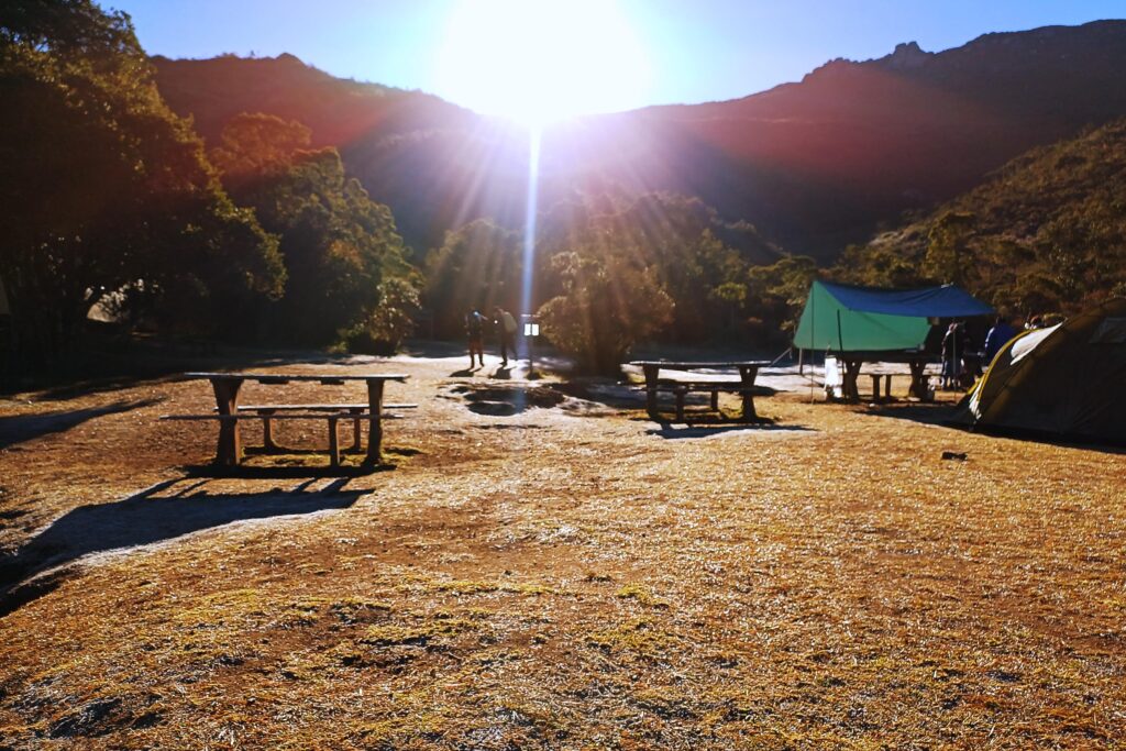 Pico da Bandeira: O Desafio de Chegar ao 3º Ponto Mais Alto do Brasil 8 pico da bandeira casa queimada