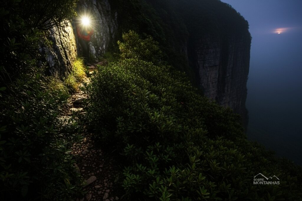 Os Perigos Das Caminhadas Noturnas Em Montanhas 4 trilha-perigosa