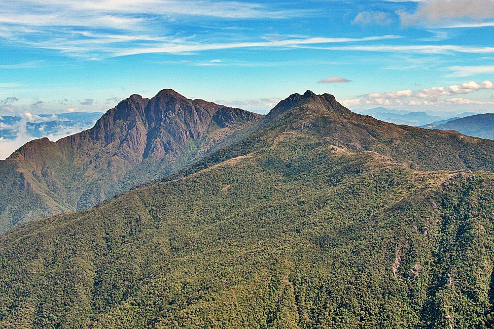 Pico dos- Marins e Marinzinho vistos do Pico Itararé